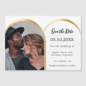 白黒写真アーチ結婚式Dateカードを保存 マグネット招待状 (正面)