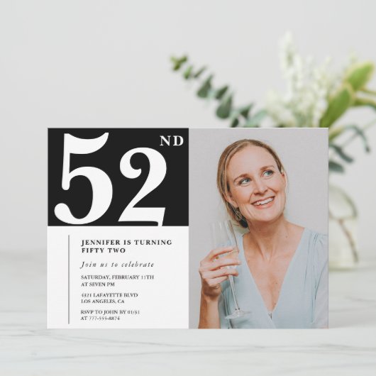白黒写真52歳の誕生日招待状 招待状 (スタンド正面)