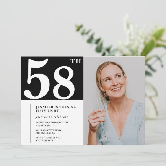 白黒写真58歳の誕生日招待状 招待状 (スタンド正面)