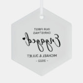 白黒初めてのクリスマス婚約したカップル ガラスオーナメント (裏面)