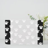 白黒動物の足のプリントパターン 便箋 (スタンド正面)