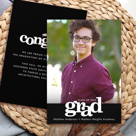 白黒卒業写真モダンタイポグラフィ 案内状