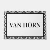 白黒姓の書式モダンデザイン ドアマット (正面)