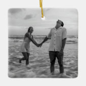 白黒婚約した初めてのクリスマス写真 セラミックオーナメント (正面)