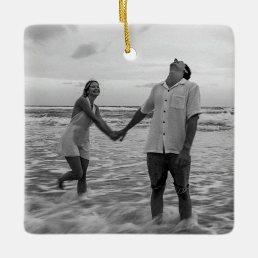 白黒婚約した初めてのクリスマス写真 セラミックオーナメント (正面)