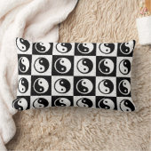 白黒市松模様にイン – ヤンゼンブロックプリント ランバークッション (ブランケット)