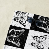 白黒市松模様にバタフライデザイン ビーチタオル (インサイチュ)