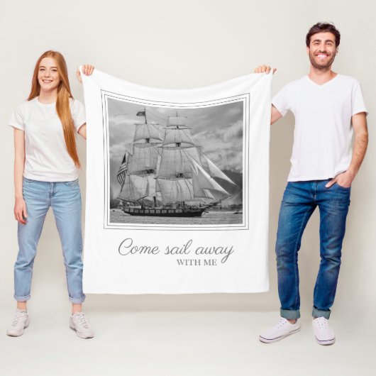 白黒帆走船スクーナーセイル遠くに フリースブランケット (インサイチュ)