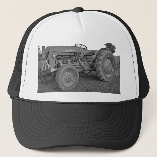 白黒帽子の旧式なトラクター キャップ (正面)