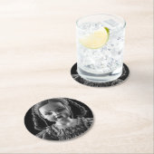 白黒幽霊のよく出るコースターの不気味な人形 ラウンドペーパーコースター (インサイチュ)