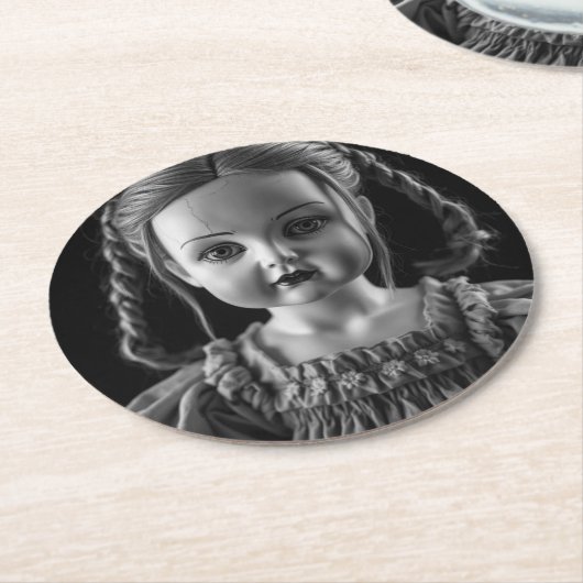 白黒幽霊のよく出るコースターの不気味な人形 ラウンドペーパーコースター (アングル)