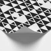 白黒幾何学的な三角形パターン ラッピングペーパー (角)