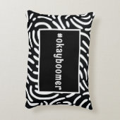 白黒抽象芸術パターンハッシュタグドームルーム アクセントクッション (裏面(縦))