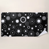 白黒抽象芸術円パターン ビーチタオル (正面)