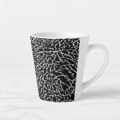 白黒抽象芸術象プリント カフェラテマグ (右)