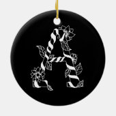 白黒文字「A」、巻き花 セラミックオーナメント (裏面)