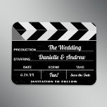 白黒映画クラップボード結婚式の日付を保存 マグネット<br><div class="desc">おもしろいと黒ユニーク白の結婚式は、日付マグネットデザインを保存し、ハリウッドディレクターの映画クラッパーボード/黒板に重要な詳細を表示する。「スター」の名前と夫と妻としてあなたの大きな「初演」の詳細でパーソナライズ。</div>