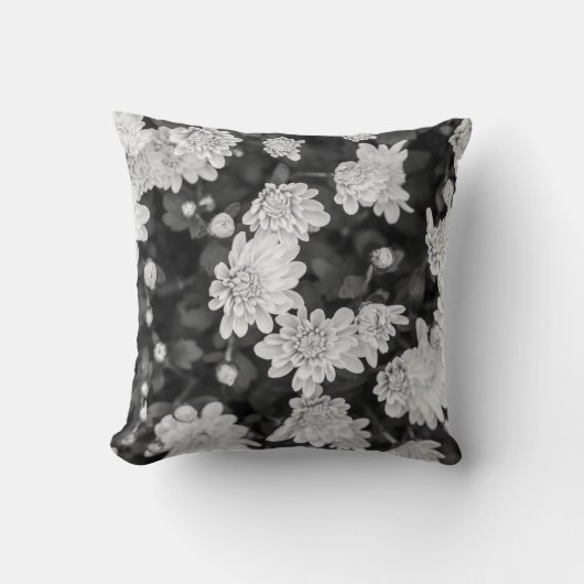 白黒春の花装飾用クッション クッション (正面)
