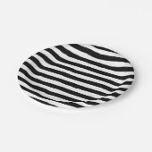 白黒曲がったストライプなパターン ペーパープレート (アングル)
