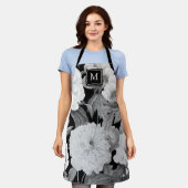 白黒牡丹ウォーターカラーフローラモノグラム エプロン (着用した状態)