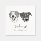 白黒犬が我々パーソナライズされたを飲む スタンダードカクテルナプキン (正面)