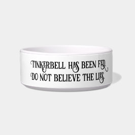 白黒猫は猫食べ物を与えだユーモアのある ボウル