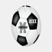 白黒男の子シンプルスポーツ記念サッカー メタルオーナメント (正面左)