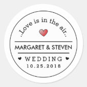 白黒結婚の名前をカスタムすると日付赤いハート ラウンドシール (正面)