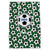白黒緑のカスタムネームサッカーボール ミディアムペーパーバッグ (裏面)