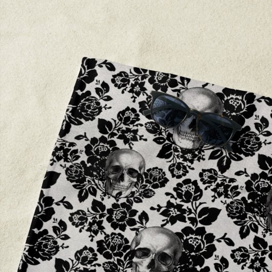 白黒花のスカルパターン ビーチタオル (インサイチュ)