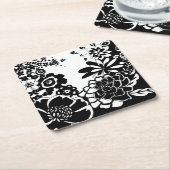 白黒花の庭のグラフィックパターン スクエアペーパーコースター (アングル)