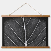 白黒葉白熱［赤熱］光を放つがクローズアップ 吊り下げ型タペストリー (正面)