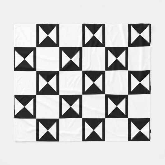 白黒角三角形の砂時計のようなパターン フリースブランケット (正面(横))