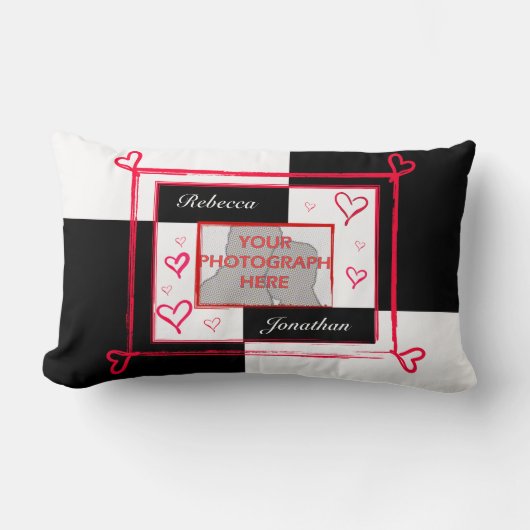 白黒赤くモダンな愛ハートの写真フレーム ランバークッション (正面)