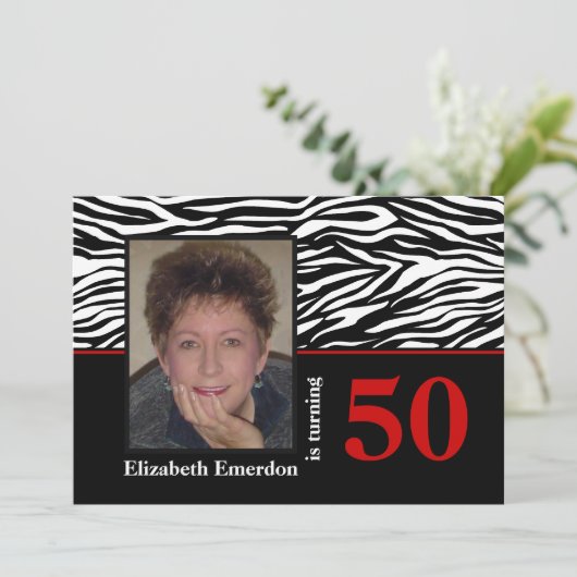白黒赤ゼブラ印刷50th誕生日の写真 招待状 (スタンド正面)
