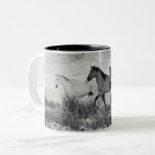 白黒雪の馬- ツートーンマグカップ (正面左)
