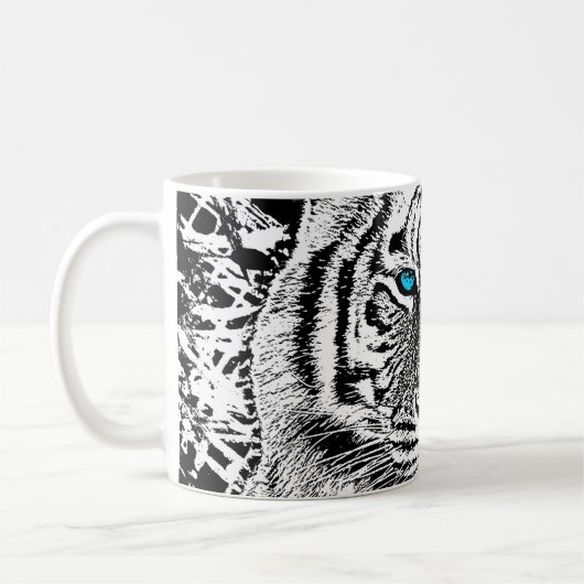 白黒青い目の野生のトラの顔 コーヒーマグカップ (左)