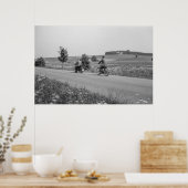 白黒1968オートバイ牽引自転車 ポスター (キッチン)