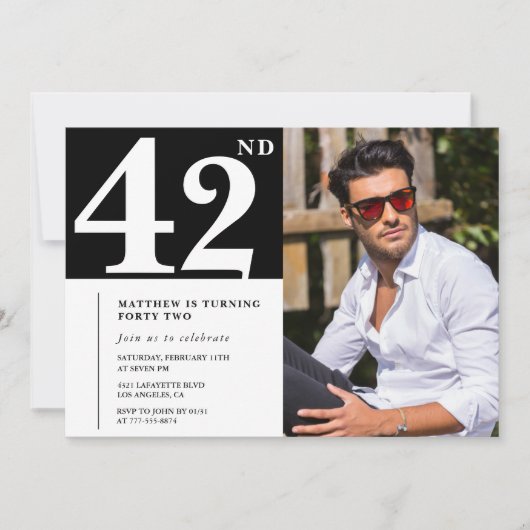 白黒42歳の誕生日招待状写真 招待状 (正面)