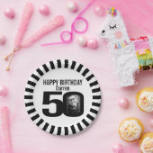 白黒50歳の誕生日の写真とストライプ ペーパープレート (パーティー)