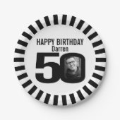 白黒50歳の誕生日の写真とストライプ ペーパープレート (正面)