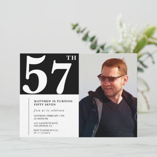 白黒57歳の誕生日招待状写真 招待状 (スタンド正面)