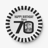 白黒70歳の誕生日の写真とストライプ ペーパープレート (正面)
