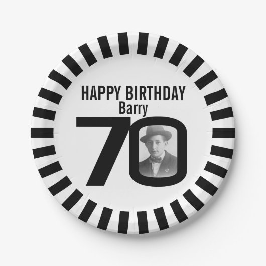 白黒70歳の誕生日の写真とストライプ ペーパープレート (正面)