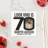 白黒70歳の誕生日の写真は誰か スタンダードカクテルナプキン (インサイチュ)