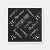 白黒70歳の誕生日パーティーの繰り返し名前 スタンダードカクテルナプキン (正面)