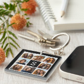 白黒8フォトコラージュカスタムモノグラム キーホルダー (正面右)