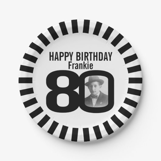 白黒80歳の誕生日の写真とストライプ ペーパープレート (正面)