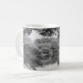 白黒、クール自然ユニークと湖 コーヒーマグカップ (正面左)