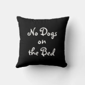 白黒「ベッド上の犬なし」枕 クッション (裏面)